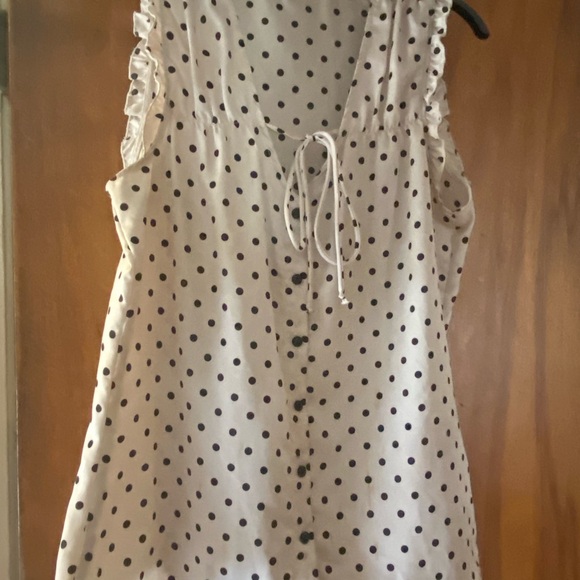 Sleeveless buttoned down blouse - Picture 2 of 7